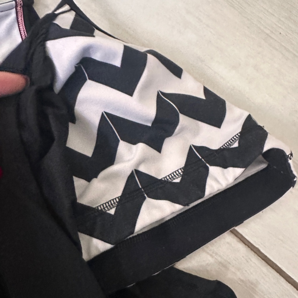 Lululemon Athletica No Limits Black and White Tank Top - Picture 4 of 6